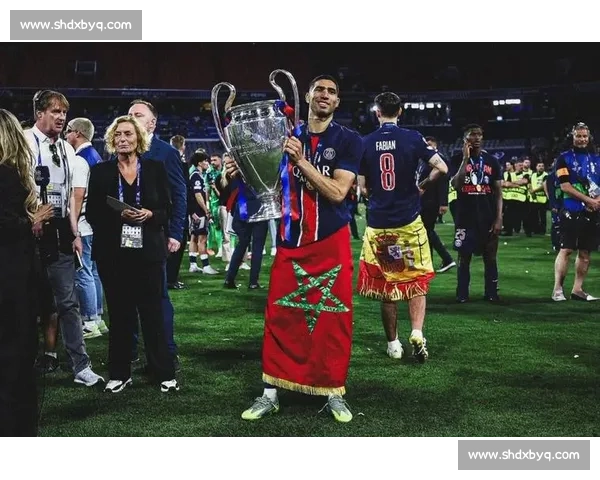 阿什拉夫:巴黎三冠王表现让对手敬畏,欧冠夺冠终破 “金元足球” 质疑 阿什拉夫:巴黎三冠王表现让对手敬畏,欧冠夺冠终破 “金元足球” 质疑