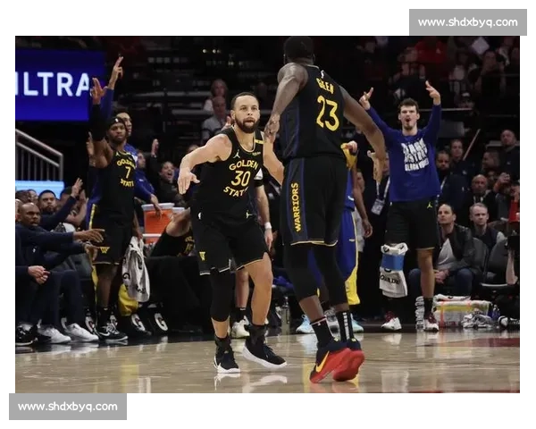 库里领衔勇士激战火箭 西部强强对话点燃季后赛悬念之夜焦点战役 库里领衔勇士激战火箭 西部强强对话点燃季后赛悬念之夜焦点战役
